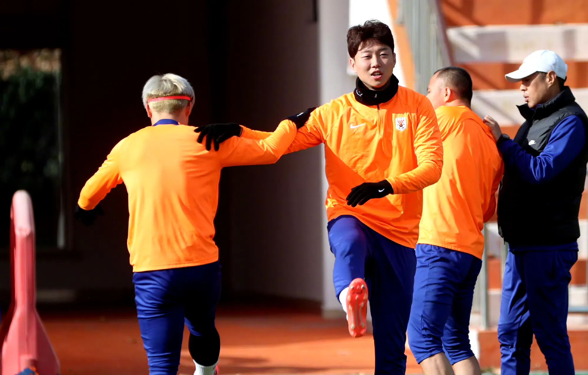 集结日突围战来临;山东泰山围绕亚冠造点机会;赛场秩序良好;纪律约束更严格(以开局即决战起步即冲刺的奋进姿态)-爱游戏入口