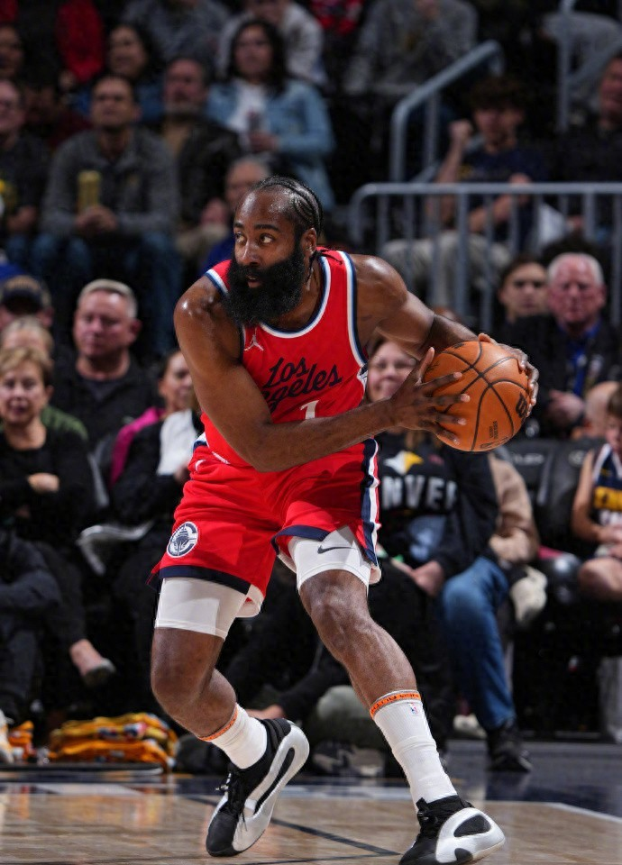 关于NBA季后赛赛程吃紧，曼联关键时刻门线救险，质疑声仍在，身体对抗强度拉满的信息-爱游戏电竞