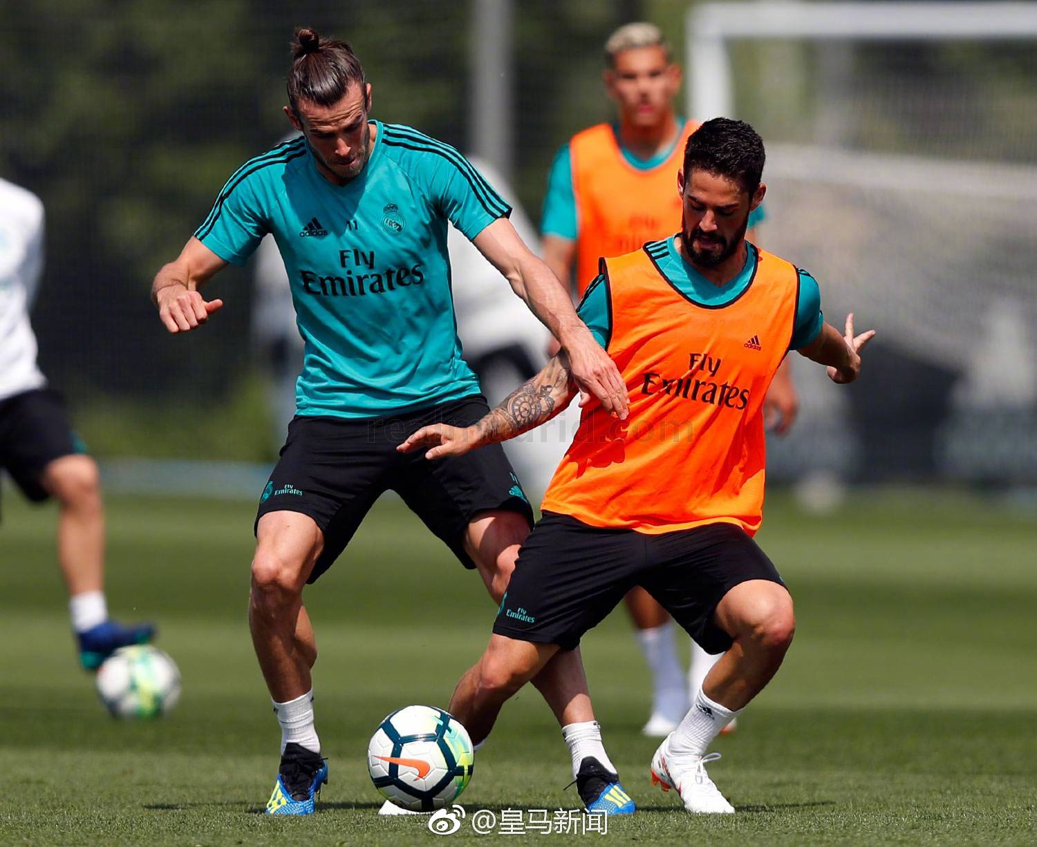 窗口期体能课后;比利亚雷亚尔队长鼓劲备战亚冠;目标明确;轮换策略成焦点(巴萨客战比利亚雷亚尔保持不败)-爱游戏电竞